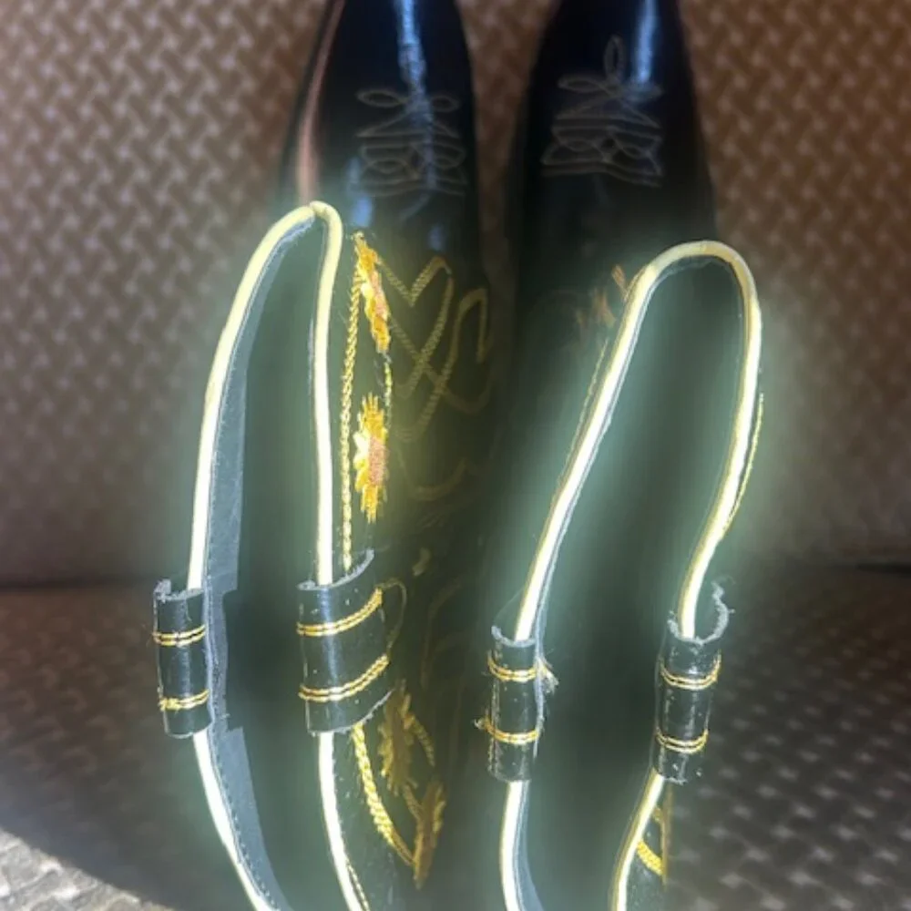 Urban Outfitters Daisy Embroidered Patent Leather Western Cowboy Boots - Picture 2 of 16